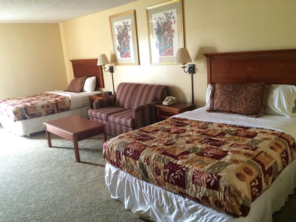Plaza Hotel And Suites Pine Bluff Buitenkant foto