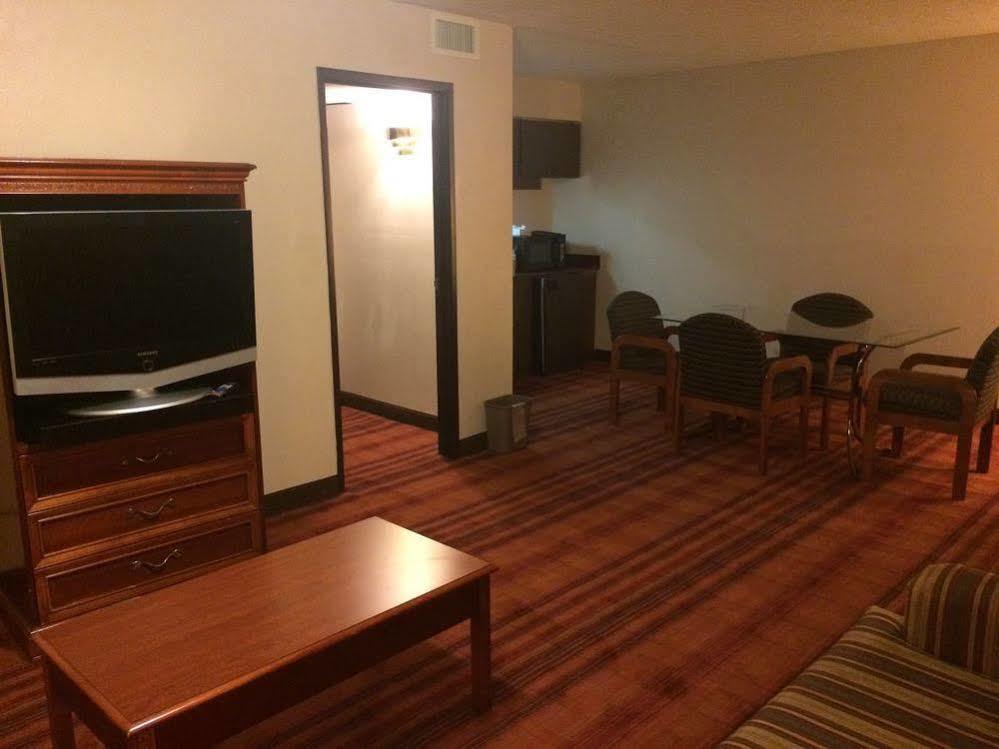 Plaza Hotel And Suites Pine Bluff Buitenkant foto