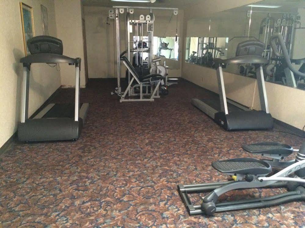 Plaza Hotel And Suites Pine Bluff Buitenkant foto